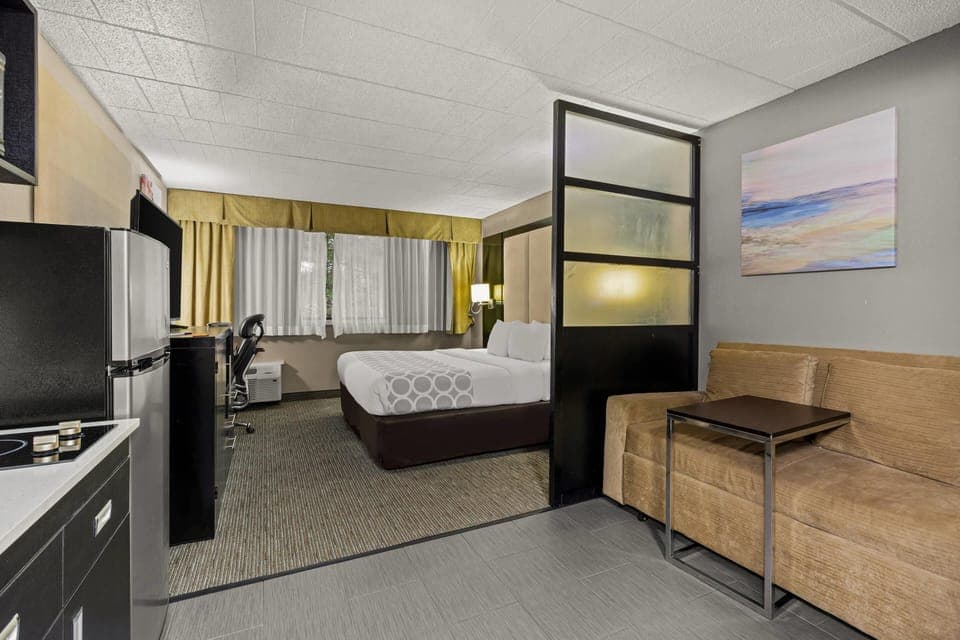 Iron/ironing board, free WiFi, bed sheets