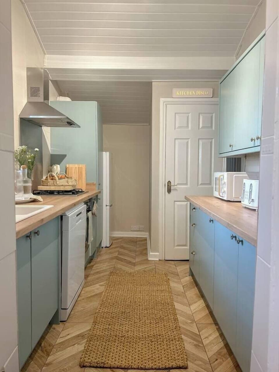 Fully equipped kitchen if you’re fancying a bite at home!