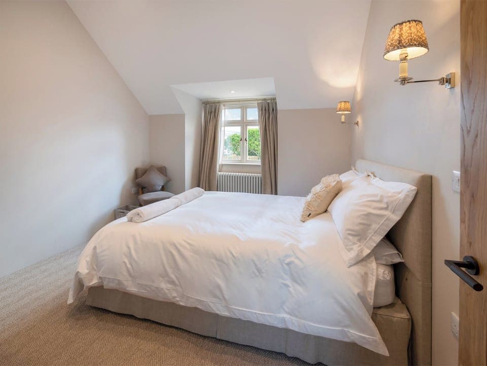 Double bedroom | Pheasants Nest, Broadway, near Cotswolds