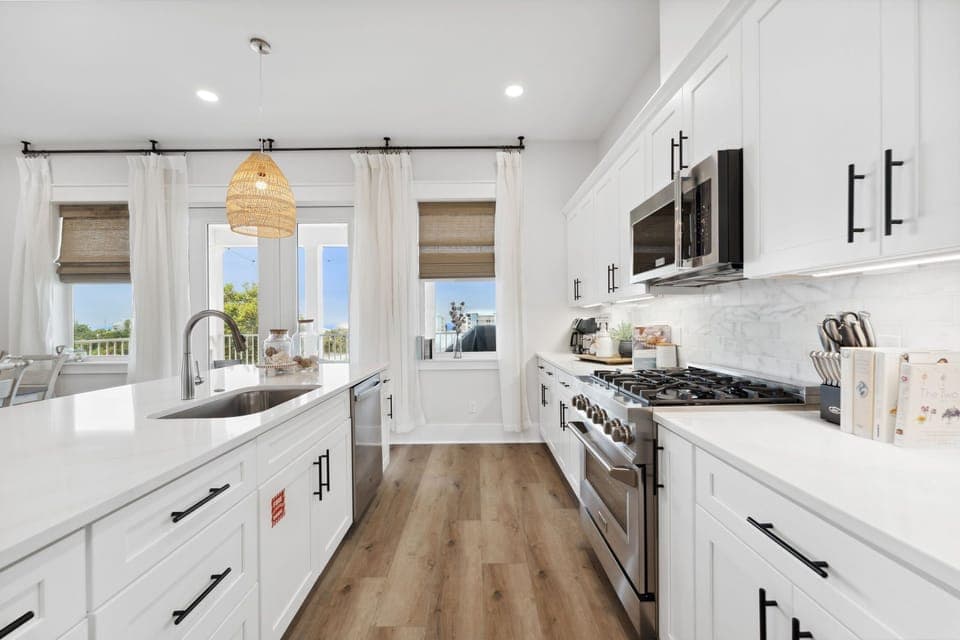 Townhome, Multiple Beds, Pool Access, Partial Ocean View (20722 First Ave - Grand Retreat I) | Private kitchen | Fridge, microwave, oven, stovetop