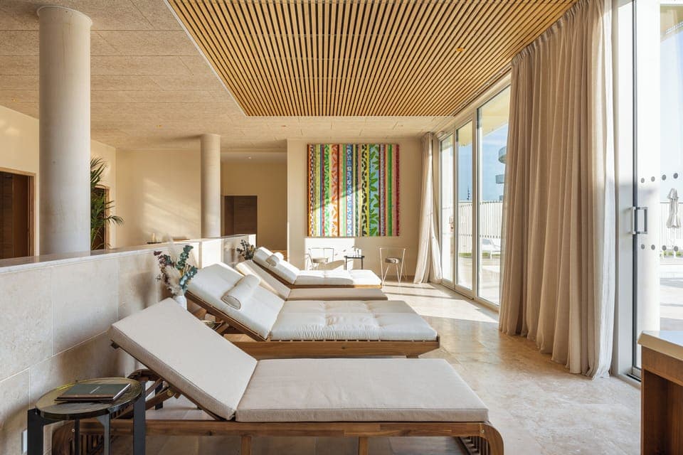 Couples treatment rooms, steam room, hot stone massages, body scrubs