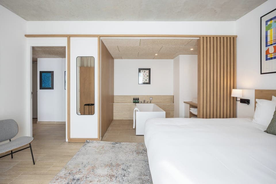 Suite, 1 Bedroom, Balcony | Premium bedding, down comforters, pillowtop beds, minibar