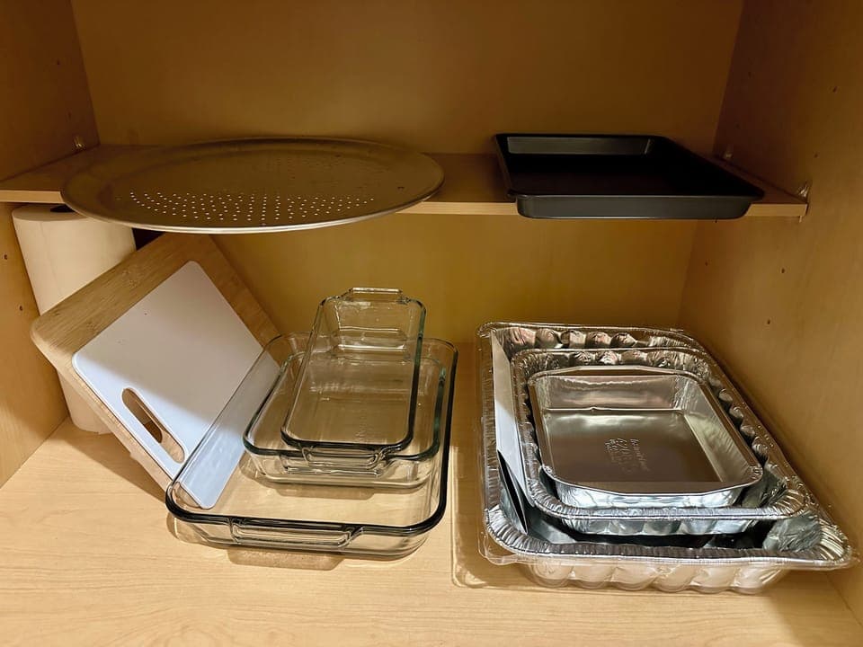 Baking utensils and chopping boards are available. 
