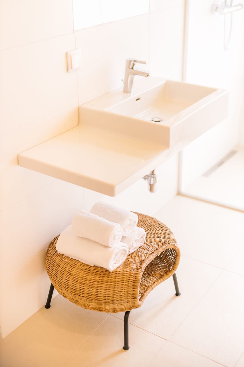 Basic Single Room | Bathroom | Towels