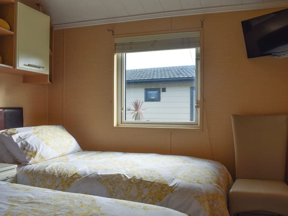 Twin bedroom | Sunset Lodge, Llanddulas