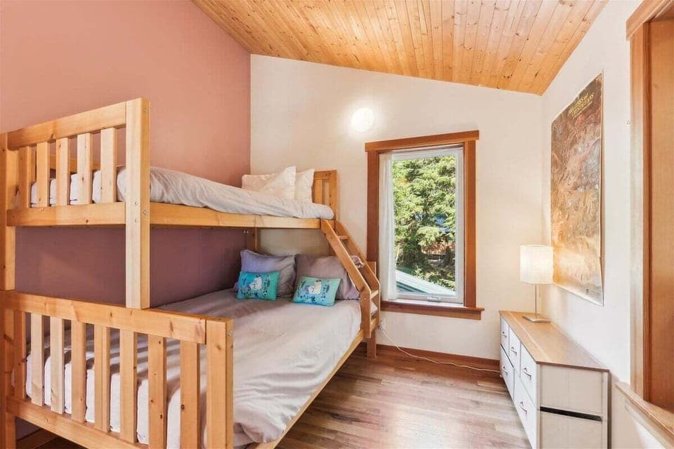 Upper Level Bunk Bedroom at Fernhaven