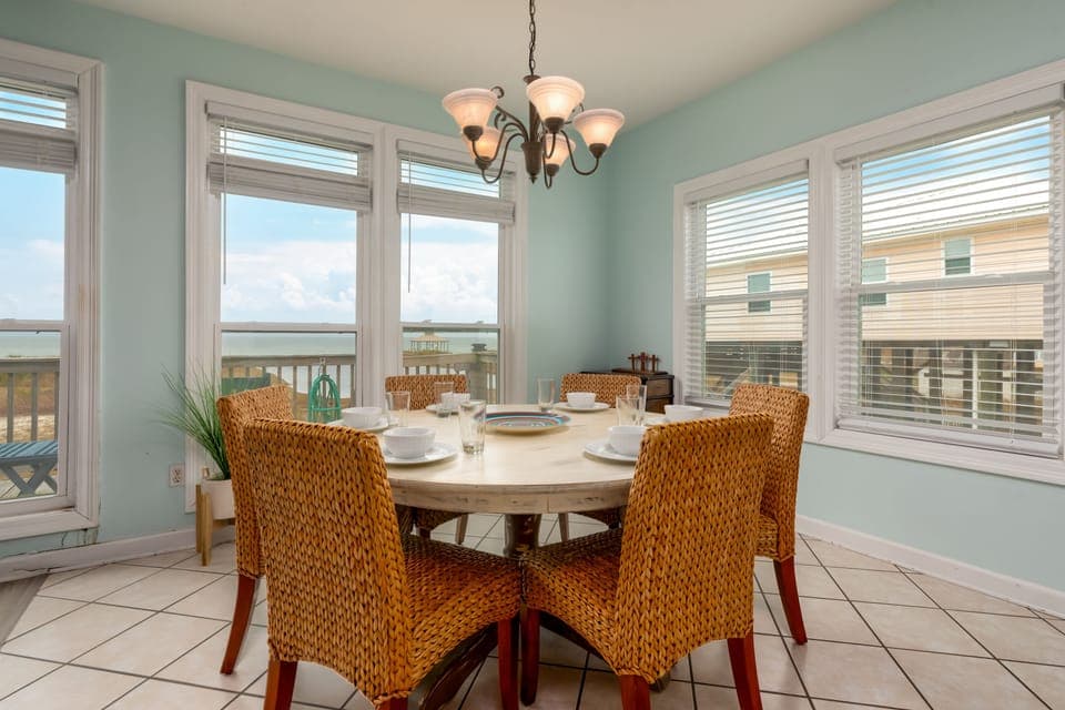 010 Casa Nova Oceanview Dinning Room Table