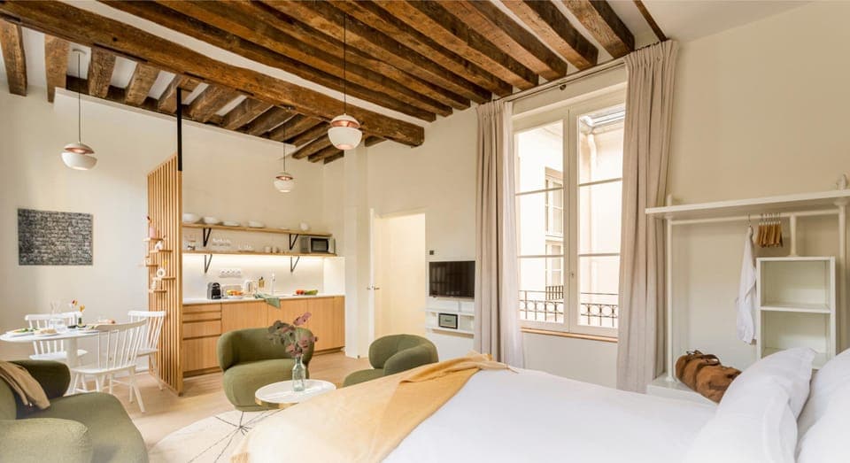 Studio 21 | In-room safe, blackout drapes, iron/ironing board, free WiFi