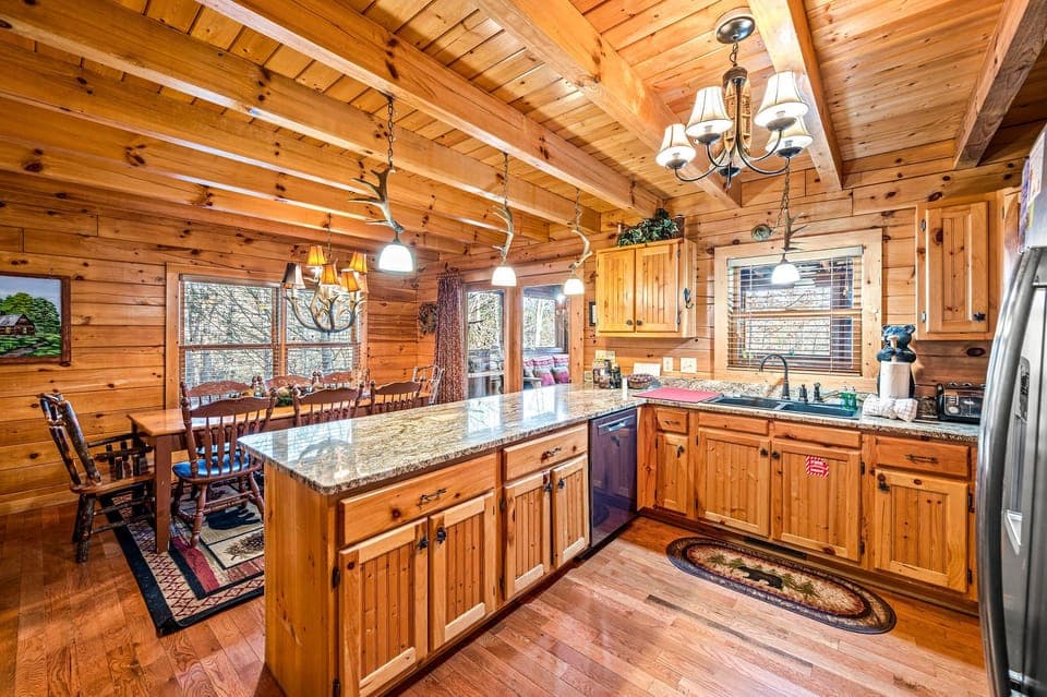 Fox N' Socks' fully equipped kitchen