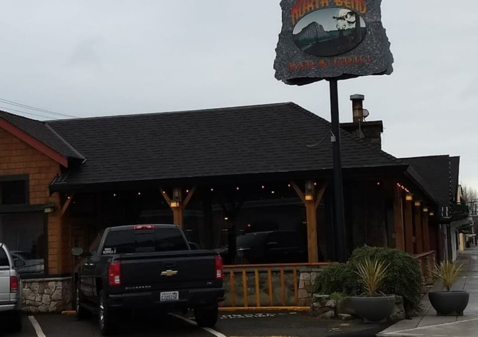 North Bend Bar and Grill:3minutes drive