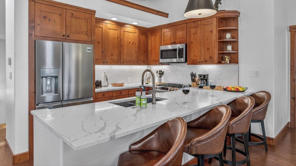 Kitchen, Main Level - Counter with bar seating