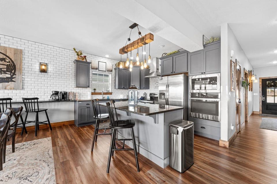 Full Kitchen with Major Appliances