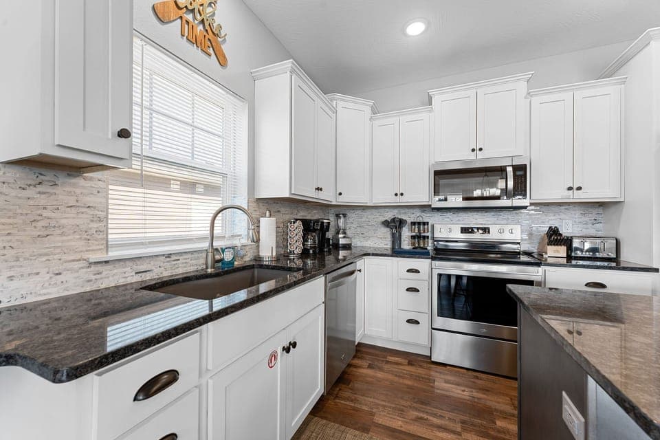 Full Kitchen with Major Appliances