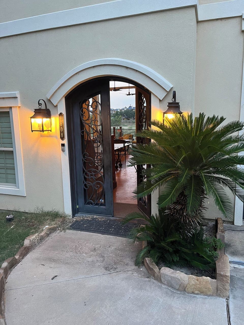 Welcome to Lago Lounge