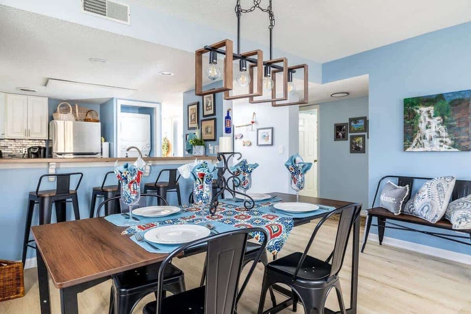 Dining room view to bar & kitchen 