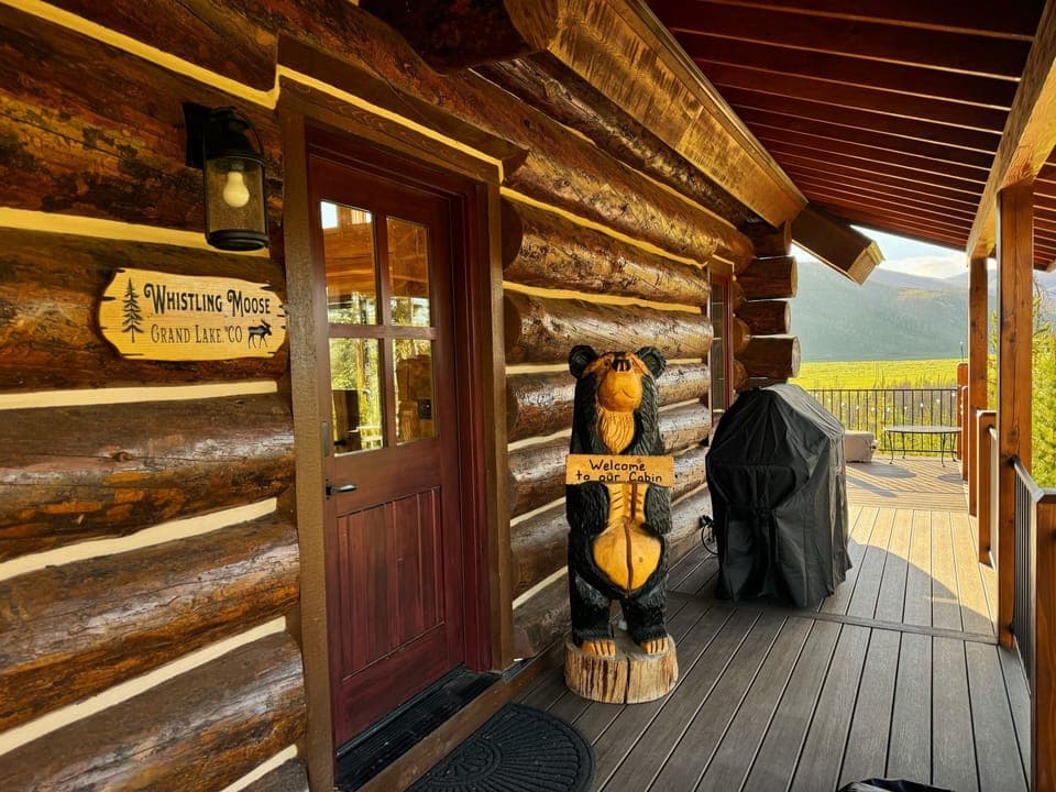 Front deck / entry