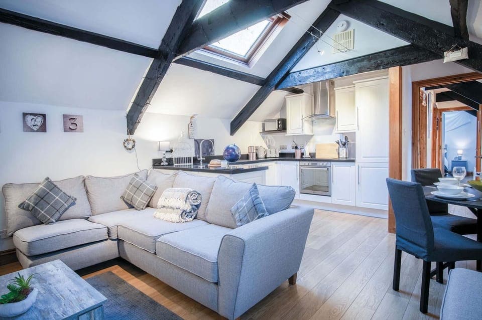 Cosy At The Mews - 2 Bedroom Apartment - Tenby (21446)