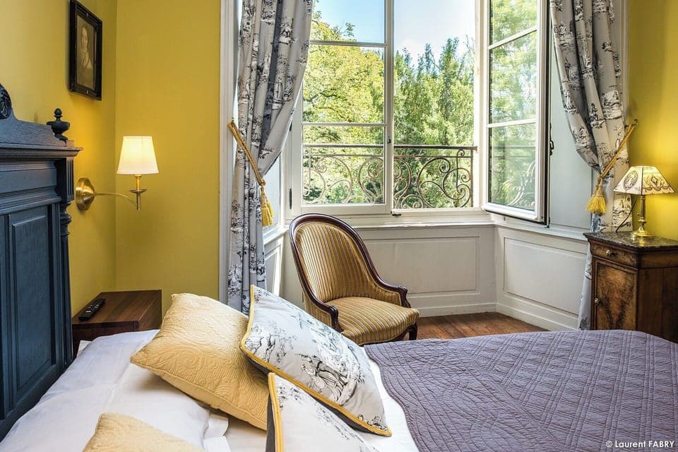 Premium bedding, pillowtop beds, free minibar, individually decorated