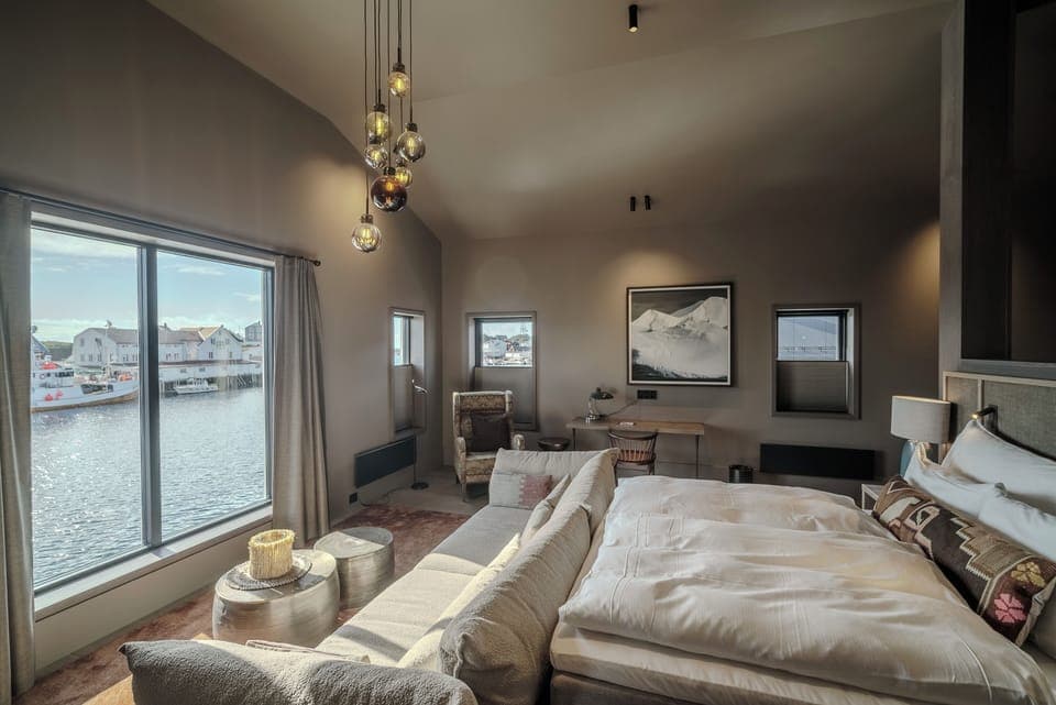 Loft suite with Harbour view | Premium bedding, down comforters, minibar, desk