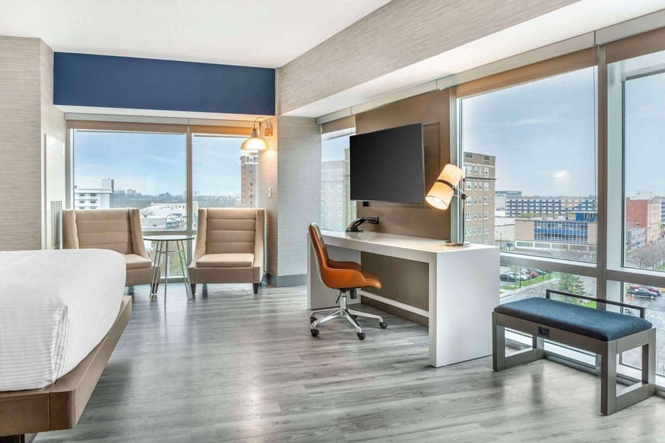 Suite, 1 King Bed, Non Smoking | Premium bedding, pillowtop beds, desk, laptop workspace