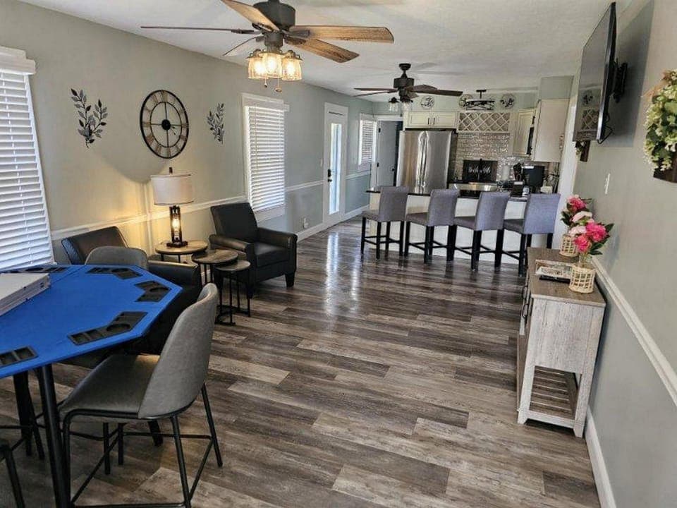 Enjoy your coffee, watch TV, play poker or just chill and sip some bourbon :)