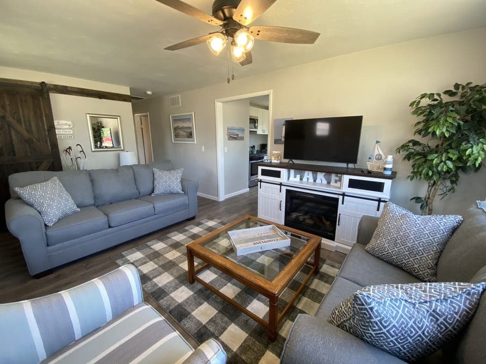 Completely remodeled, updated lake cottage right across from the lake! 