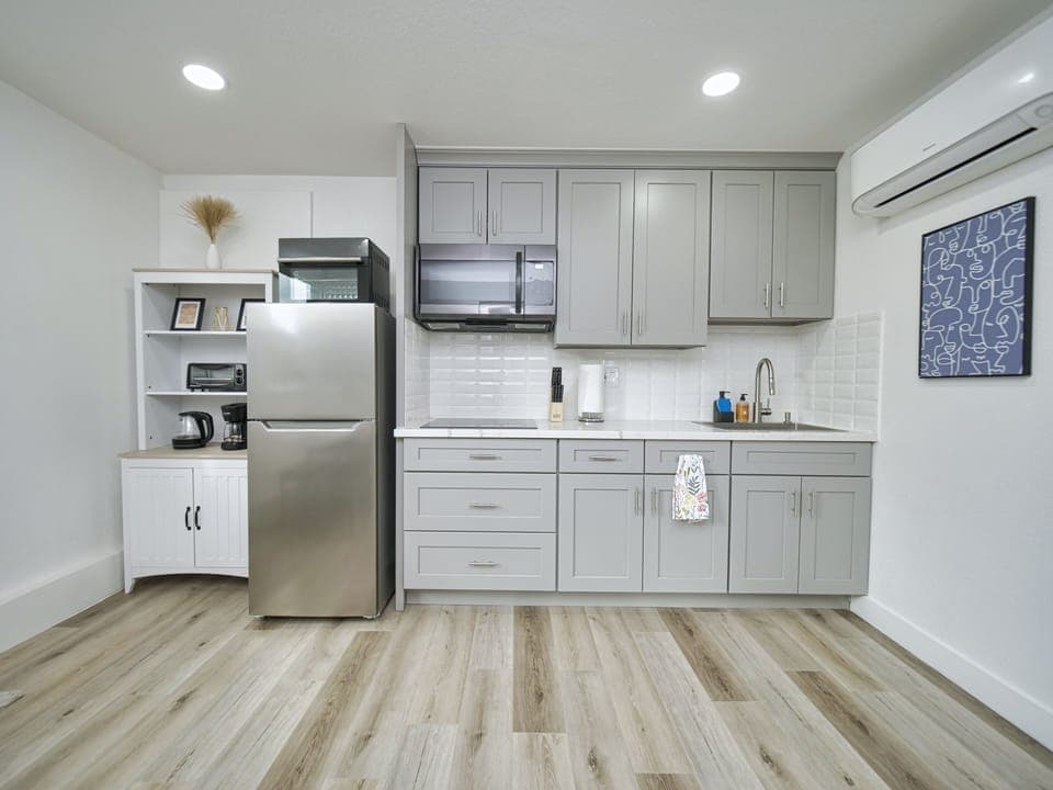 Brand new full-stocked kitchen with every appliances you would need. Main appliances include 4 burne