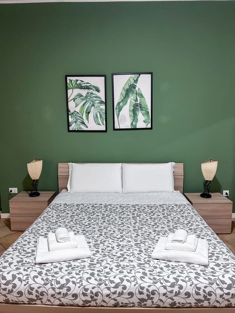 Family Room | Desk, free WiFi, bed sheets