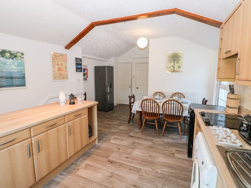 Dishwasher, cookware/dishes/utensils