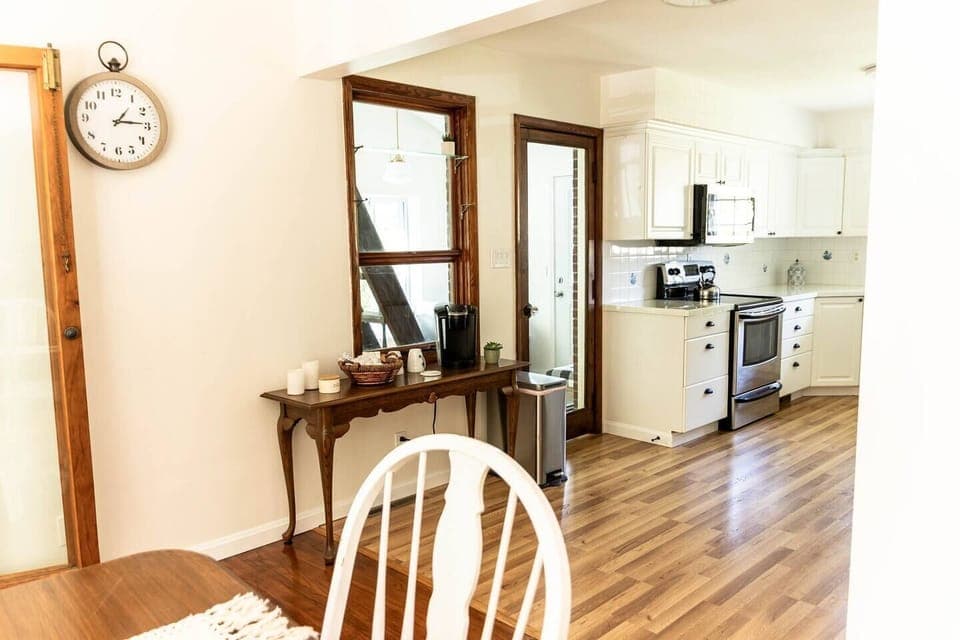 Eating area adjacent to kitchen