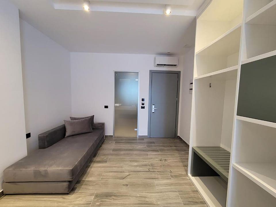 Soundproofing, free WiFi