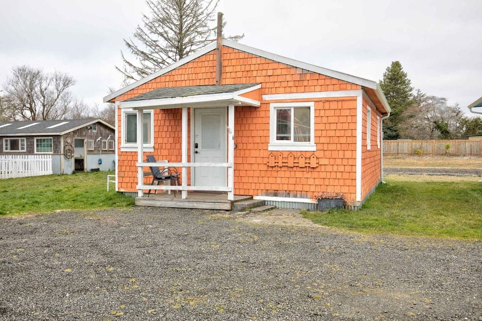 Cottage 6 is a 2BR retreat, offering a peaceful and inviting atmosphere.