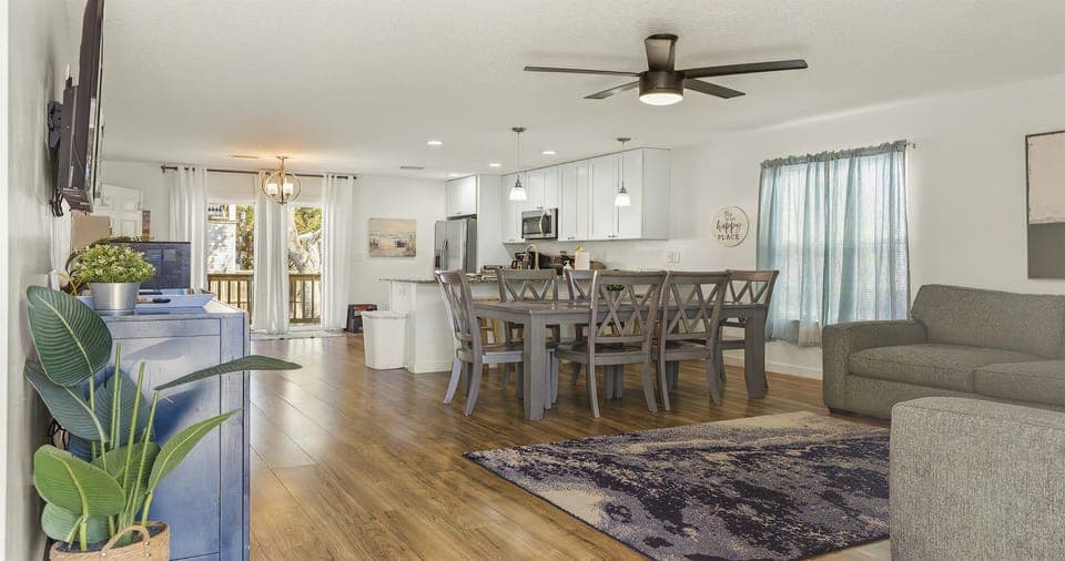 Open-Concept Living + Dining Space 🛋️🍽️
Bright, airy, and designed for together time—this open layout connects the living room, dining area, and kitchen so your group can relax, cook, and hang out all in one beautiful space.
