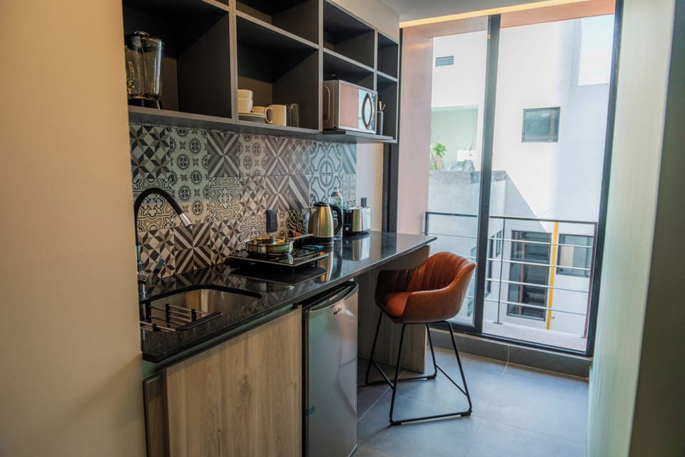 Executive Studio | Private kitchen | Mini-fridge, microwave, stovetop, electric kettle