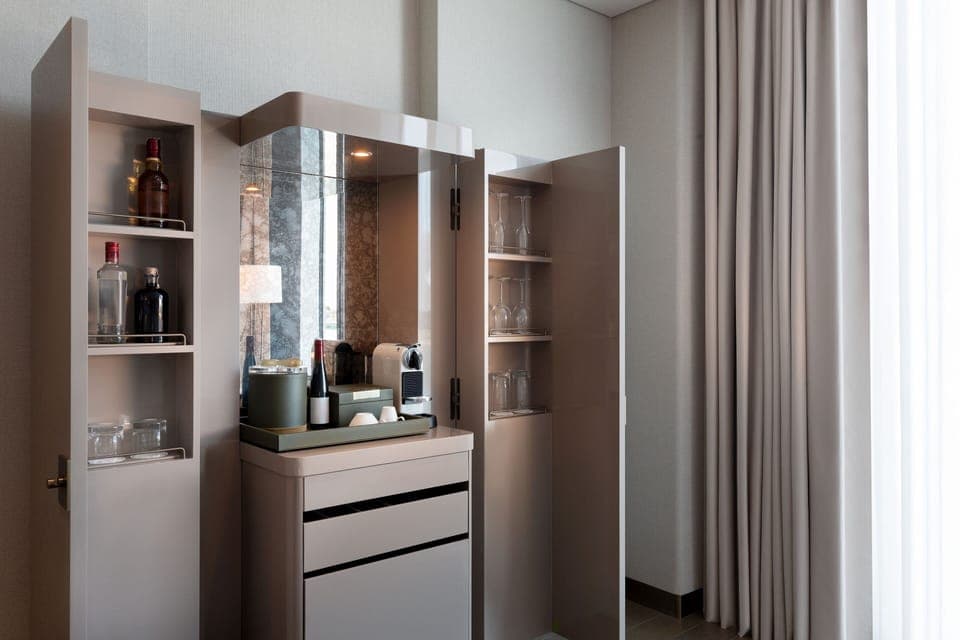 Frette Italian sheets, premium bedding, minibar, in-room safe