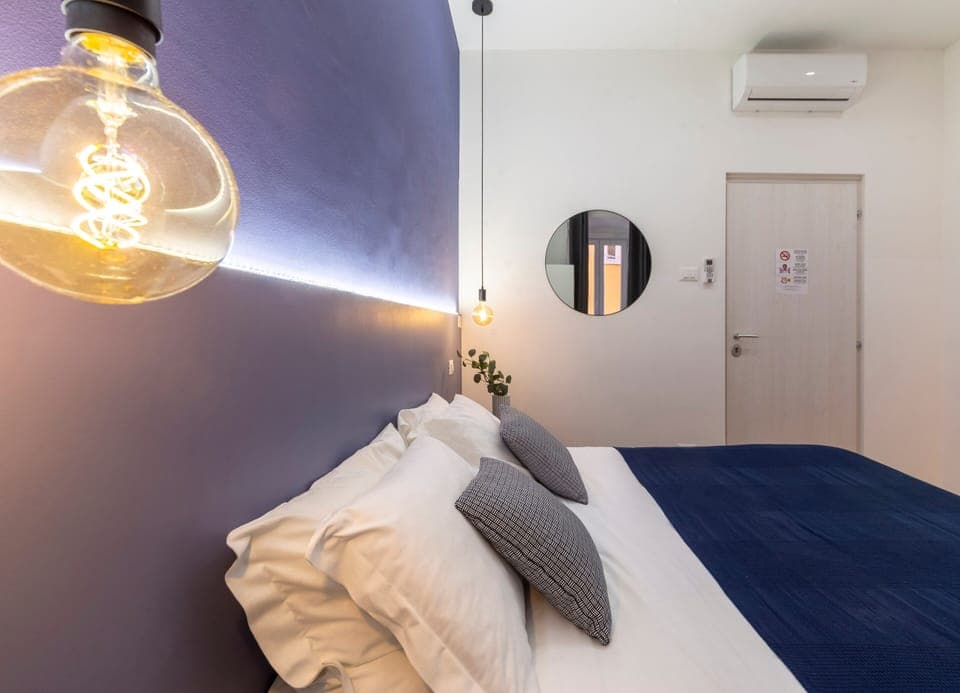 City Room | 1 bedroom, premium bedding, desk, laptop workspace