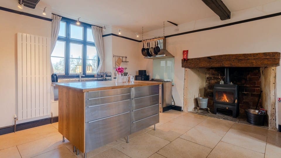 Kitchen, Canons Court Lodge, Bolthole Retreats
