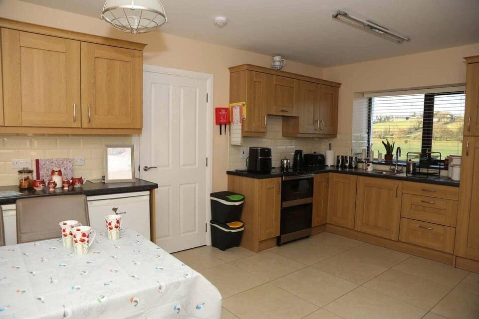 House | Private kitchen | Fridge, microwave, oven, stovetop