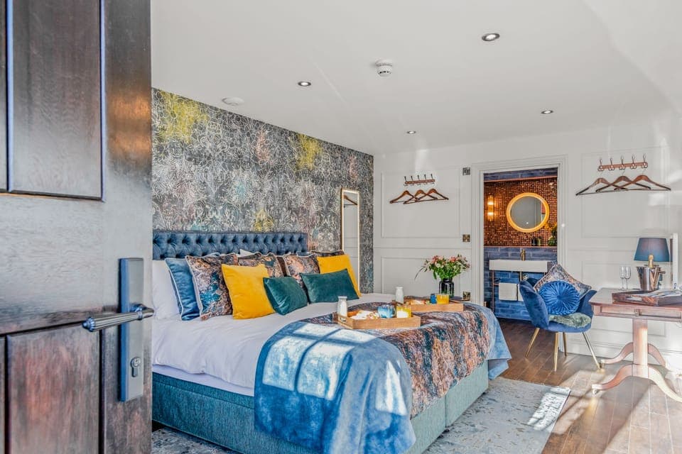 Deluxe Double or Twin Room | Blackout drapes, soundproofing, iron/ironing board, free WiFi