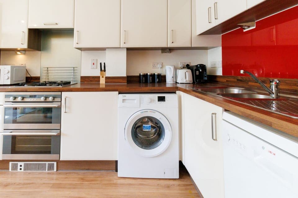 Apartment, Smoking | 4 bedrooms