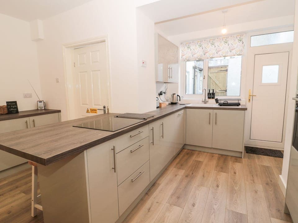 Dishwasher, electric kettle, toaster, cookware/dishes/utensils