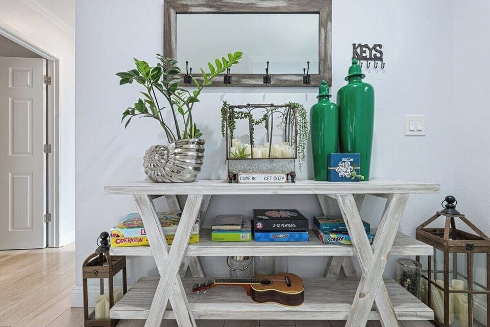 A beautifully styled entryway that sets the tone for your stay. With elegant accents, natural elements, and a touch of modern charm, this space welcomes you with warmth and sophistication.
