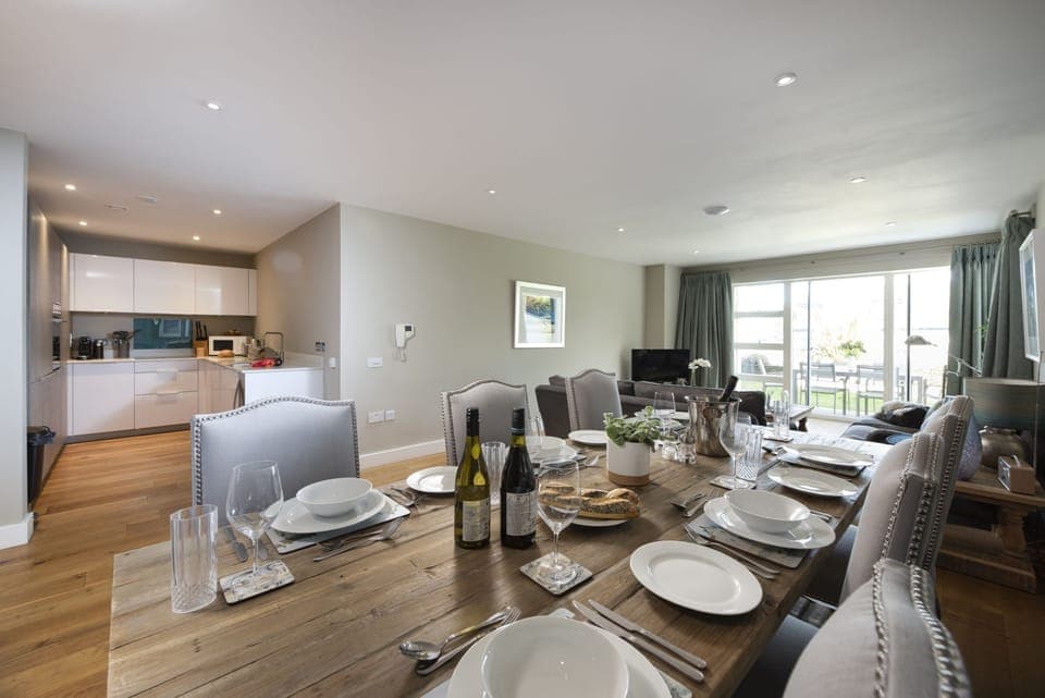 Open plan space with kitchen, living room and dining table - Rockpool at Salt