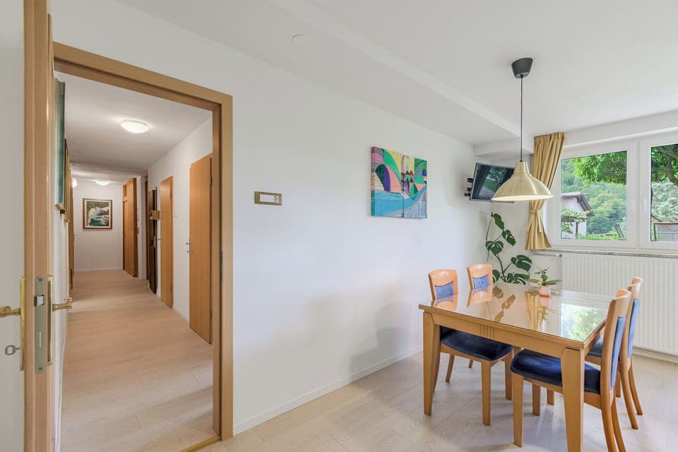 dining area apartment Arena