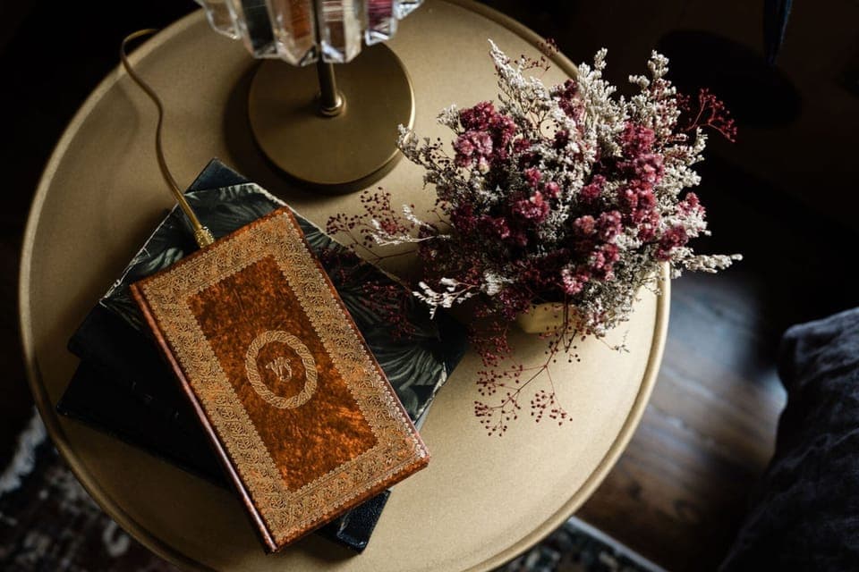 Vintage books and dried flowers add charm to the decor.