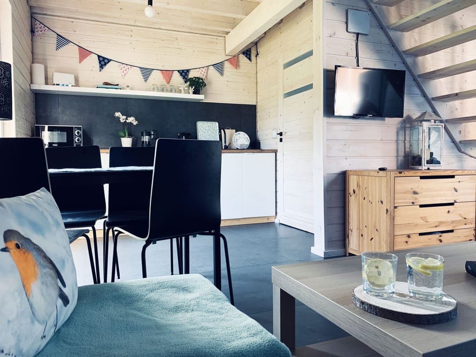 Cottage | Living area | 30-inch flat-screen TV with digital channels, Netflix