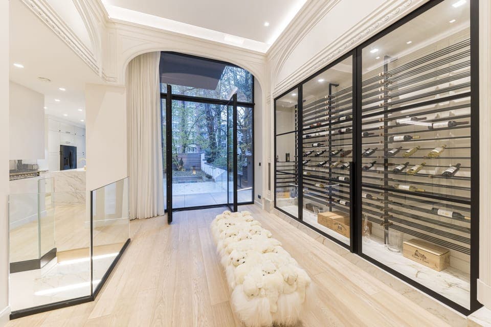 Luxury Apartment, 3 Bedrooms, Non Smoking, Private Bathroom | Living area | 100-cm Smart TV with satellite channels, fireplace, Netflix