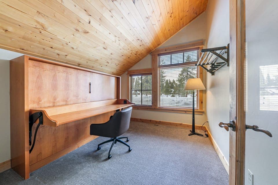 12465 Lookout Loop Truckee CA-print-034-037-Interior-3269x2179-300dpi