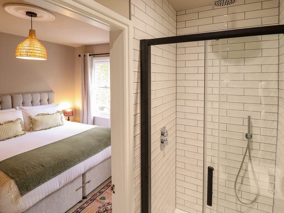 2 bedrooms, individually decorated, individually furnished, free WiFi