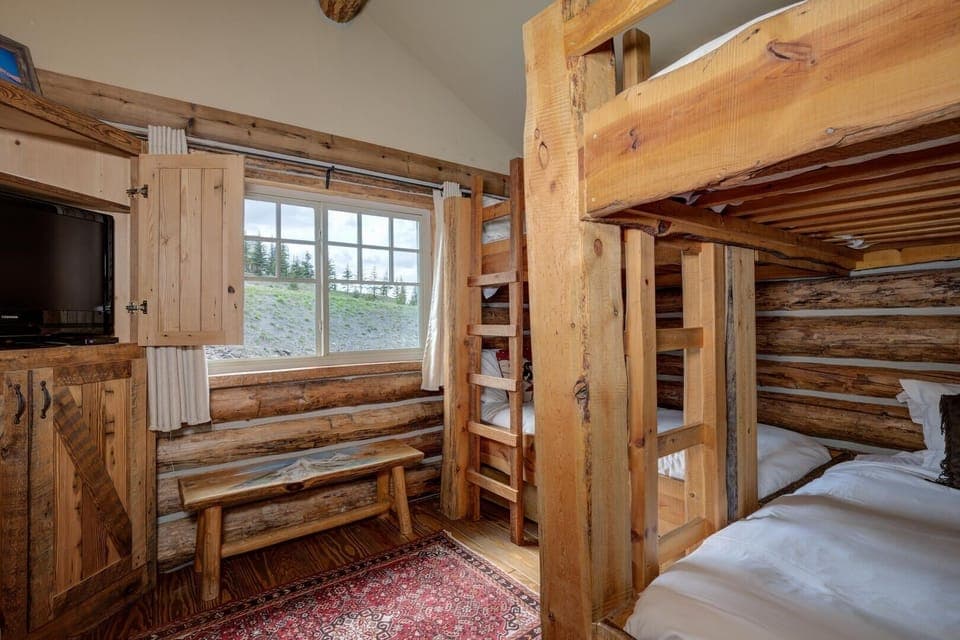 Indoors, Hardwood, Stained Wood, Screen, TV